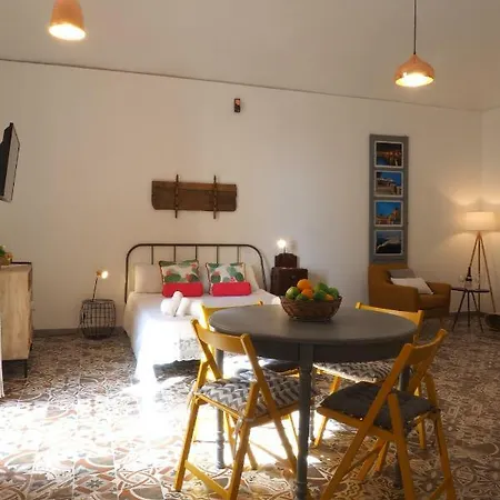 Be Ortigia アパート